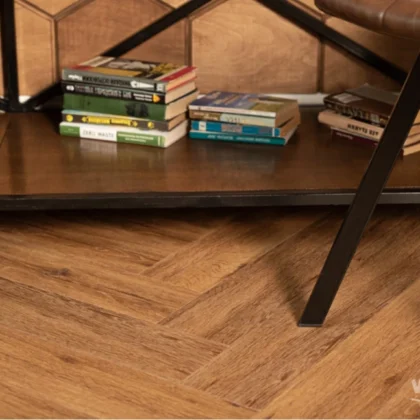 Купить Кварц-виниловая плитка Vinilam Parquet Herringbone Glue IS11210 Паркет Де Вилль. С доставкой по России. Самовывоз со склада в Москве.