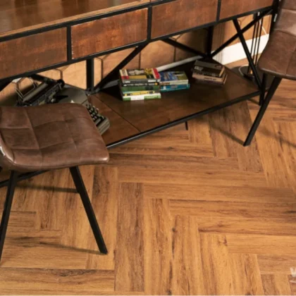 Купить Кварц-виниловая плитка Vinilam Parquet Herringbone Glue IS11210 Паркет Де Вилль. С доставкой по России. Самовывоз со склада в Москве.