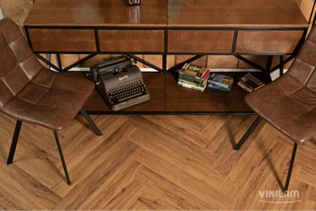 Купить Кварц-виниловая плитка Vinilam Parquet Herringbone Glue IS11210 Паркет Де Вилль. С доставкой по России. Самовывоз со склада в Москве.