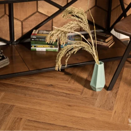 Купить Кварц-виниловая плитка Vinilam Parquet Herringbone Glue IS11210 Паркет Де Вилль. С доставкой по России. Самовывоз со склада в Москве.