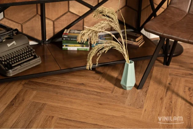 Купить Кварц-виниловая плитка Vinilam Parquet Herringbone Glue IS11210 Паркет Де Вилль. С доставкой по России. Самовывоз со склада в Москве.