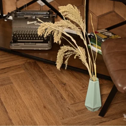 Купить Кварц-виниловая плитка Vinilam Parquet Herringbone Glue IS11210 Паркет Де Вилль. С доставкой по России. Самовывоз со склада в Москве.