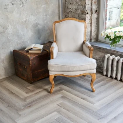 Купить Кварц-виниловая плитка Vinilam Parquet Herringbone Glue IS11122 Паркет Эрмитаж. С доставкой по России. Самовывоз со склада в Москве.