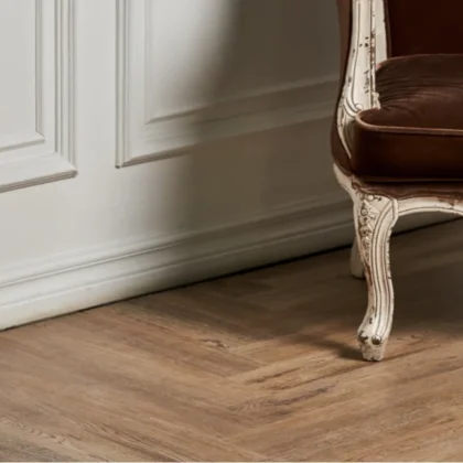 Купить Кварц-виниловая плитка Vinilam Parquet Herringbone Glue IS11133 Паркет Северный. С доставкой по России. Самовывоз со склада в Москве.
