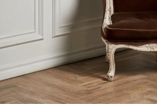 Купить Кварц-виниловая плитка Vinilam Parquet Herringbone Glue IS11133 Паркет Северный. С доставкой по России. Самовывоз со склада в Москве.