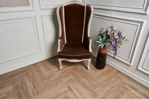 Купить Кварц-виниловая плитка Vinilam Parquet Herringbone Glue IS11133 Паркет Северный. С доставкой по России. Самовывоз со склада в Москве.