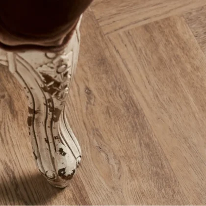 Купить Кварц-виниловая плитка Vinilam Parquet Herringbone Glue IS11133 Паркет Северный. С доставкой по России. Самовывоз со склада в Москве.