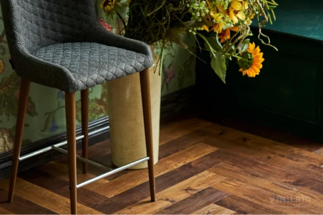 Купить Кварц-виниловая плитка Vinilam Parquet Herringbone Glue IS11155 Паркет Парижский. С доставкой по России. Самовывоз со склада в Москве.