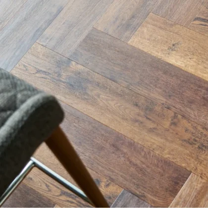 Купить Кварц-виниловая плитка Vinilam Parquet Herringbone Glue IS11155 Паркет Парижский. С доставкой по России. Самовывоз со склада в Москве.