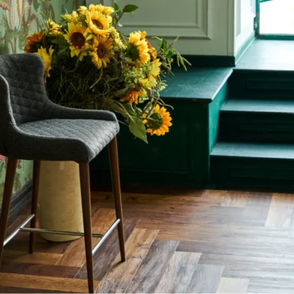 Купить Кварц-виниловая плитка Vinilam Parquet Herringbone Glue IS11155 Паркет Парижский. С доставкой по России. Самовывоз со склада в Москве.