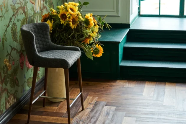 Купить Кварц-виниловая плитка Vinilam Parquet Herringbone Glue IS11155 Паркет Парижский. С доставкой по России. Самовывоз со склада в Москве.