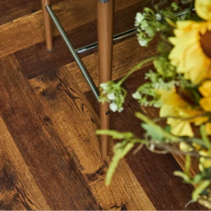 Купить Кварц-виниловая плитка Vinilam Parquet Herringbone Glue IS11155 Паркет Парижский. С доставкой по России. Самовывоз со склада в Москве.