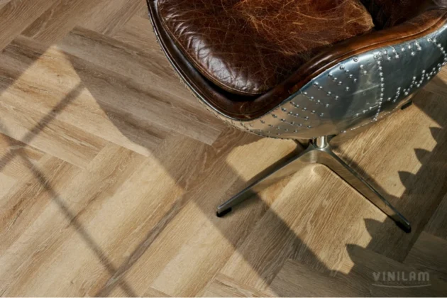 Купить Кварц-виниловая плитка Vinilam Parquet Herringbone Glue IS11166 Паркет Классический. С доставкой по России. Самовывоз со склада в Москве.