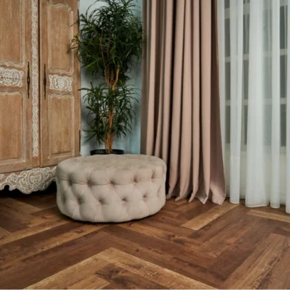 Купить Кварц-виниловая плитка Vinilam Parquet Herringbone Glue IS11177 Паркет Версальский. С доставкой по России. Самовывоз со склада в Москве.