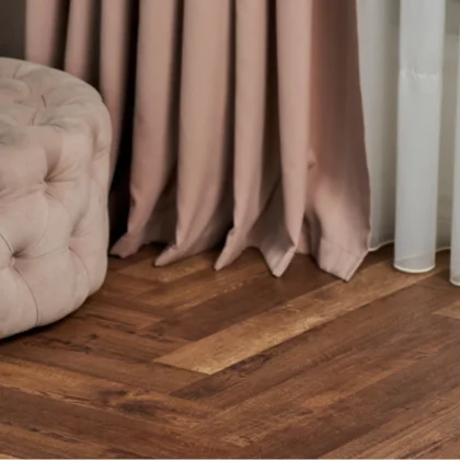 Купить Кварц-виниловая плитка Vinilam Parquet Herringbone Glue IS11177 Паркет Версальский. С доставкой по России. Самовывоз со склада в Москве.