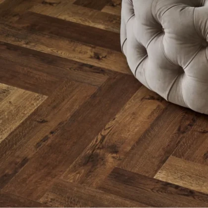 Купить Кварц-виниловая плитка Vinilam Parquet Herringbone Glue IS11177 Паркет Версальский. С доставкой по России. Самовывоз со склада в Москве.