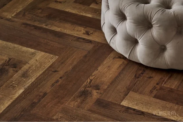 Купить Кварц-виниловая плитка Vinilam Parquet Herringbone Glue IS11177 Паркет Версальский. С доставкой по России. Самовывоз со склада в Москве.