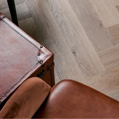Купить Кварц-виниловая плитка Vinilam Parquet Herringbone Glue IS11199 Паркет Венецианский. С доставкой по России. Самовывоз со склада в Москве.