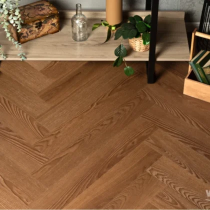 Купить Кварц-виниловая плитка Vinilam Parquet Herringbone Glue IS11200 Паркет Винсент. С доставкой по России. Самовывоз со склада в Москве.