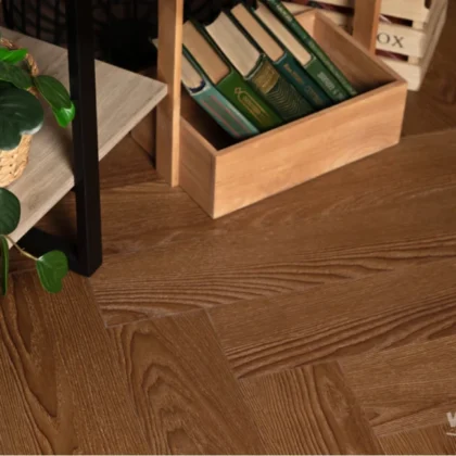 Купить Кварц-виниловая плитка Vinilam Parquet Herringbone Glue IS11200 Паркет Винсент. С доставкой по России. Самовывоз со склада в Москве.