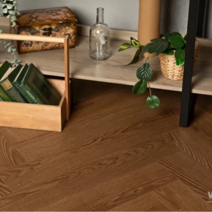 Купить Кварц-виниловая плитка Vinilam Parquet Herringbone Glue IS11200 Паркет Винсент. С доставкой по России. Самовывоз со склада в Москве.