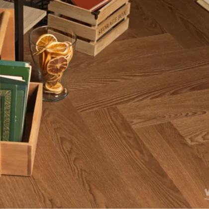 Купить Кварц-виниловая плитка Vinilam Parquet Herringbone Glue IS11200 Паркет Винсент. С доставкой по России. Самовывоз со склада в Москве.